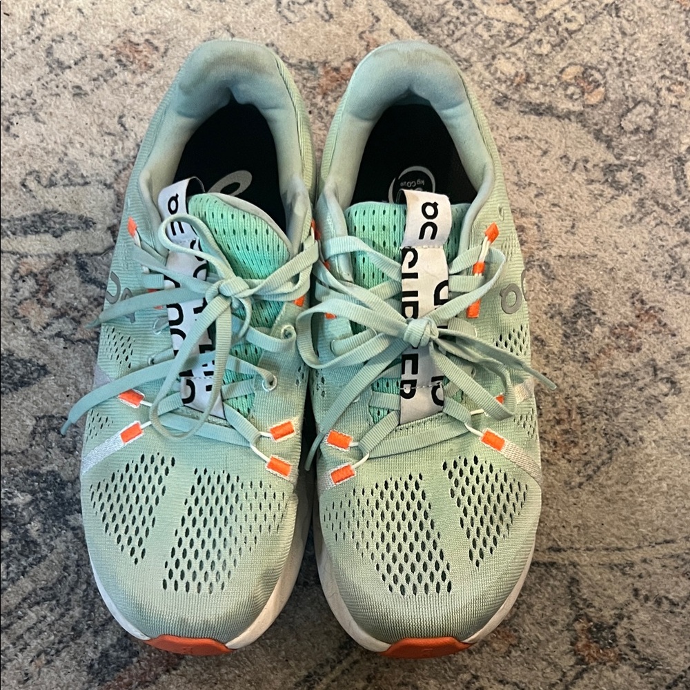 On Cloud surfer Men size 8